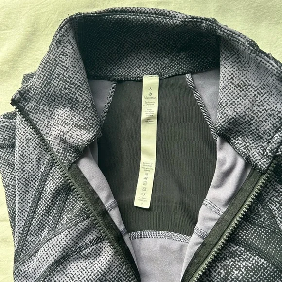 Lululemon Define Jacket size 8 like new - Picture 5 of 9